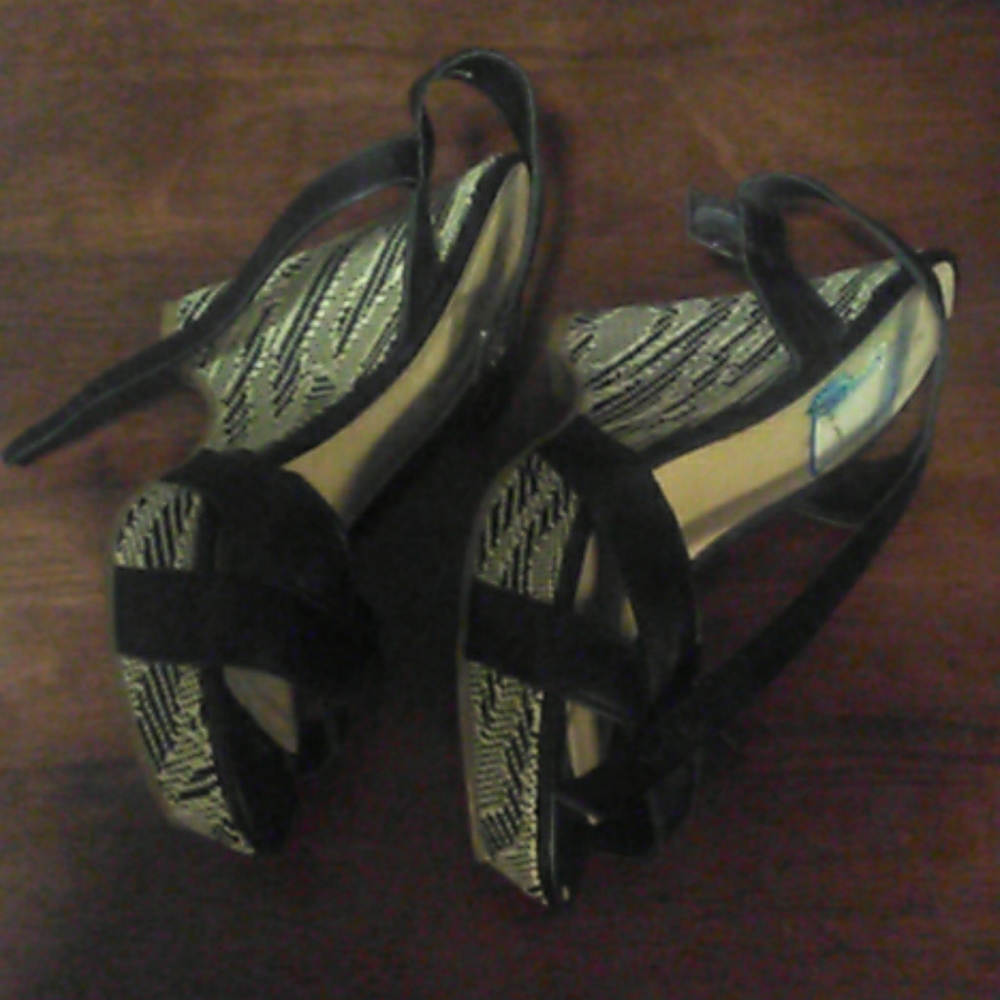 I'm selling nice fashionable shoes